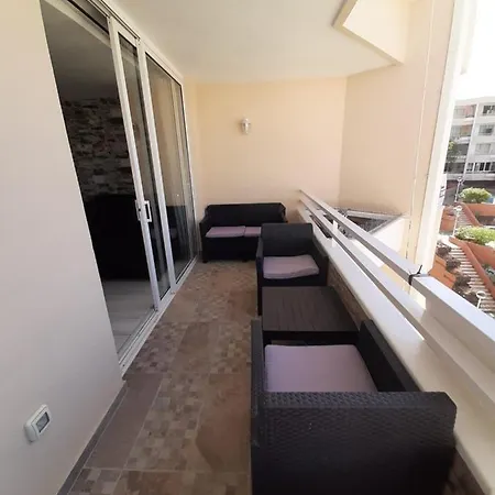 Green Park Pool Apartment